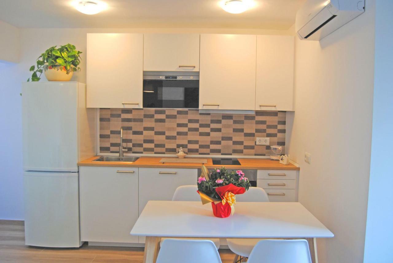 Recently Refurbished Apartment With Sea Views. 丰希罗拉 外观 照片
